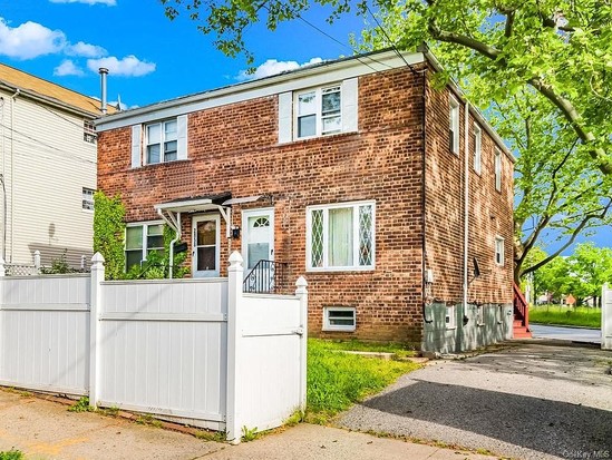 Townhouse for Sale Throggs Neck, Bronx