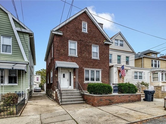 Single-family for Sale Pelham Bay, Bronx