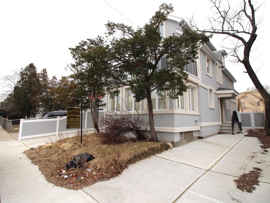 Single-family for Sale East Elmhurst, Queens