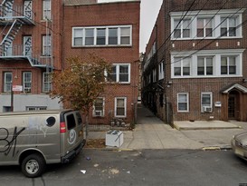 Home for Pre-foreclosure / auction Bedford Park, Bronx