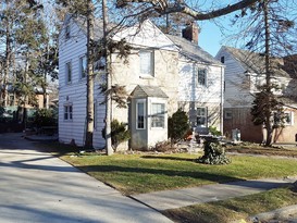 Home for Pre-foreclosure Flushing, Queens