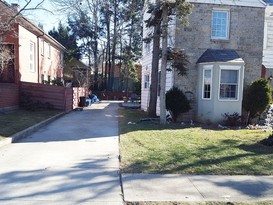 Home for Pre-foreclosure Flushing, Queens