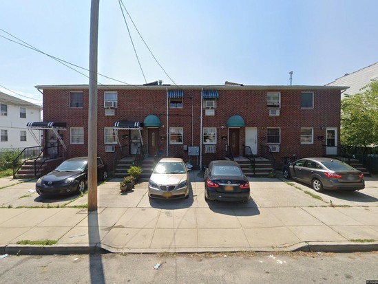 Multi-family for Pre-foreclosure Far Rockaway, Queens