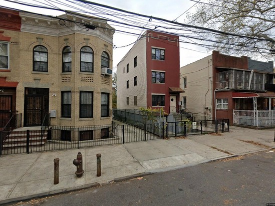 Single-family for Pre-foreclosure / auction East New York, Brooklyn