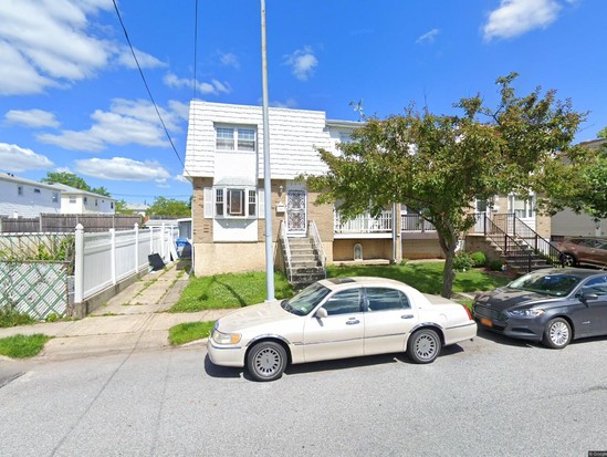 Single-family for Pre-foreclosure / auction New Dorp Beach, Staten Island