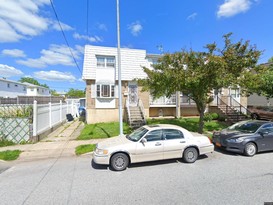 Home for Pre-foreclosure / auction New Dorp Beach, Staten Island