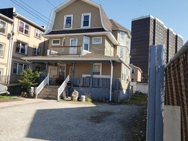 Home for Pre-foreclosure / auction Far Rockaway, Queens