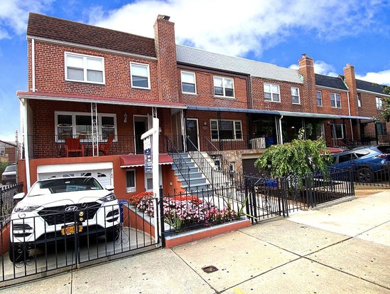 Single-family for Sale Astoria, Queens