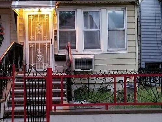 Single-family for Sale Jackson Heights, Queens