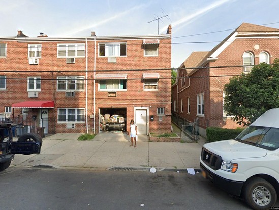 Multi-family for Pre-foreclosure Bronxwood, Bronx