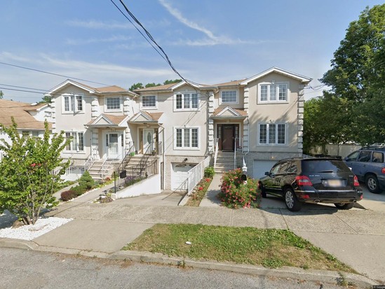 Single-family for Pre-foreclosure / auction South Beach, Staten Island