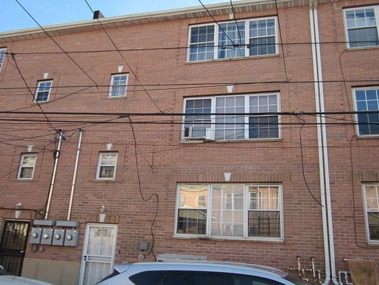 Single-family for Pre-foreclosure / auction Far Rockaway, Queens