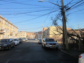 Home for Pre-foreclosure / auction Far Rockaway, Queens