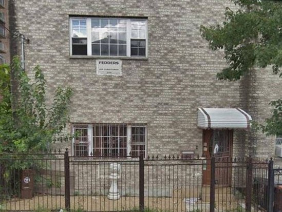 Single-family for Contingent Bronxwood, Bronx