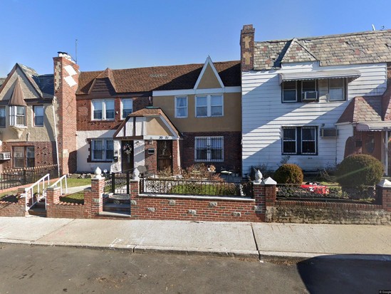 Single-family for Pre-foreclosure Jackson Heights, Queens