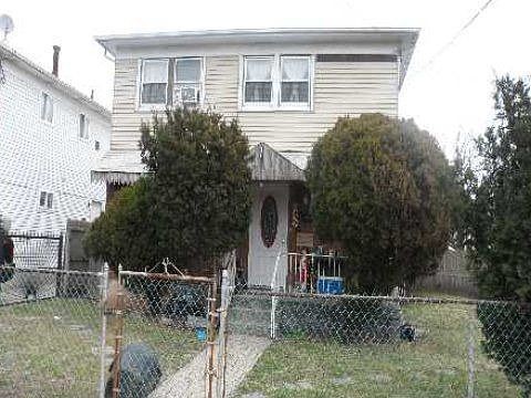 Multi-family for Pre-foreclosure Far Rockaway, Queens