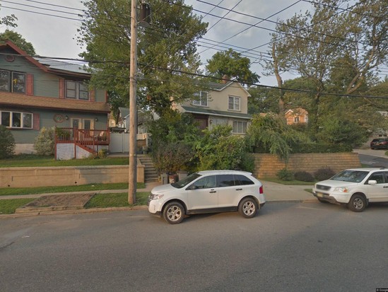 Single-family for Pre-foreclosure / auction Egbertsville, Staten Island