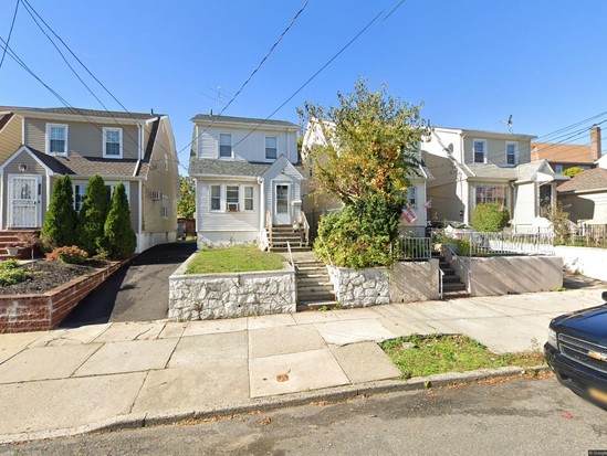 Multi-family for Pre-foreclosure Baychester, Bronx