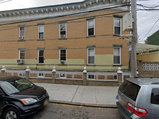 Single-family for Pre-foreclosure / auction East New York, Brooklyn