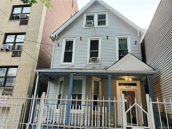 Single-family for Sale Bedford Park, Bronx