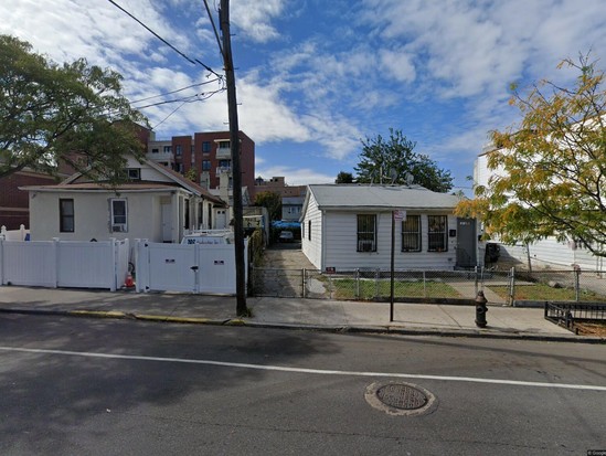 Single-family for Pre-foreclosure Brighton Beach, Brooklyn