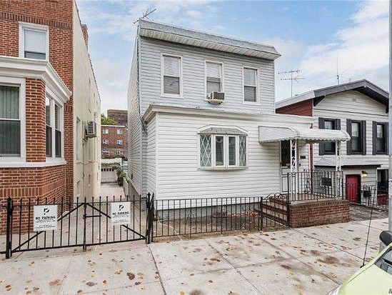 Single-family for Sale Astoria, Queens