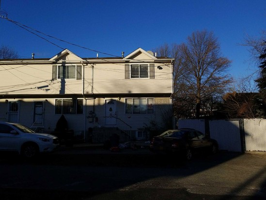 Single-family for Auction Mariners Harbor, Staten Island