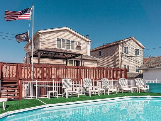 Single-family for Sale Gerritsen Beach, Brooklyn