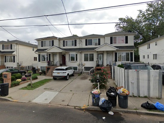 Multi-family for Pre-foreclosure / auction Elm Park, Staten Island