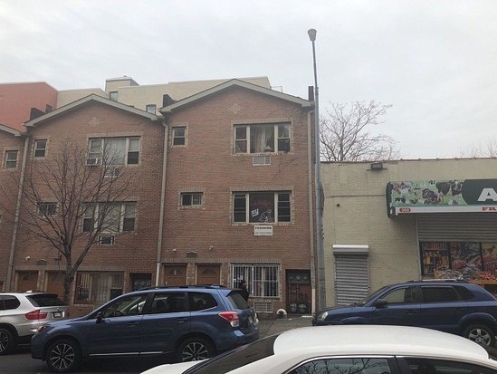 Single-family for Pre-foreclosure / auction Concourse, Bronx