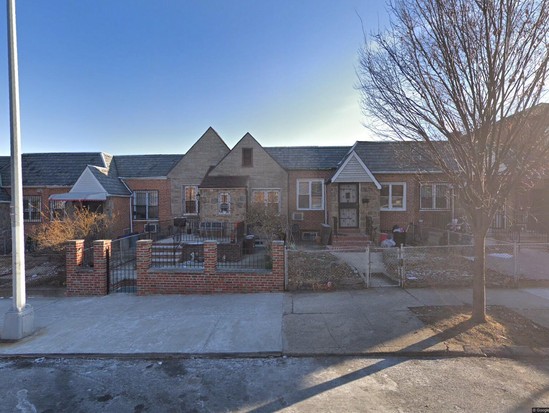 Single-family for Pre-foreclosure Jackson Heights, Queens