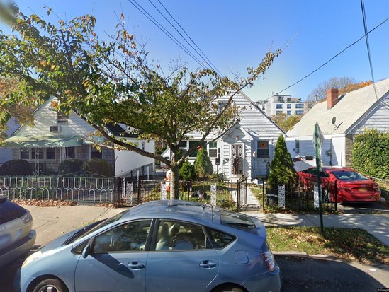 Single-family for Pre-foreclosure Baychester, Bronx