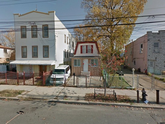 Single-family for Pre-foreclosure Soundview, Bronx