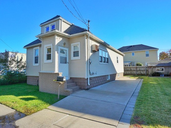 Single-family for Sale Bulls Head, Staten Island