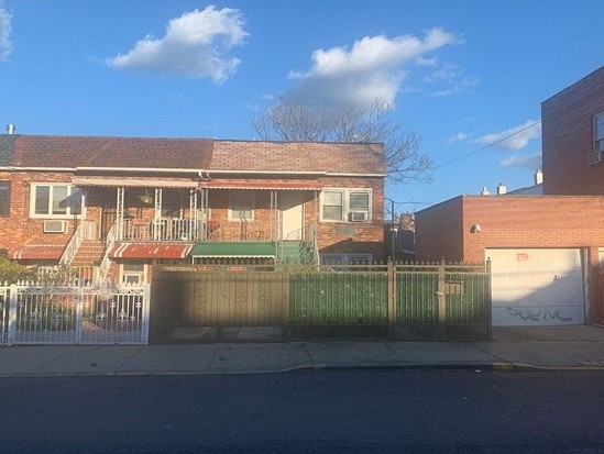 Single-family for Pre-foreclosure / auction East Elmhurst, Queens