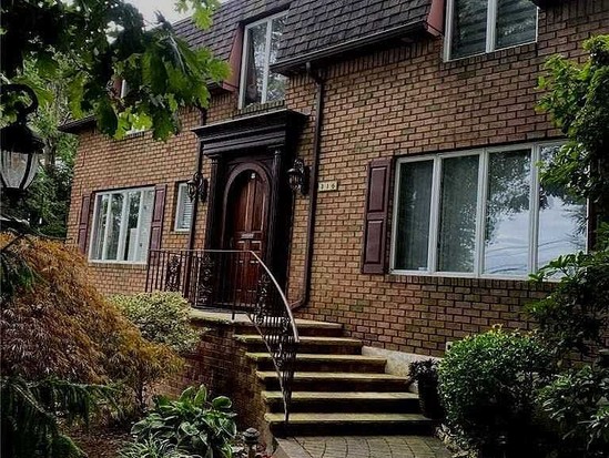 Single-family for Sale Douglaston, Queens