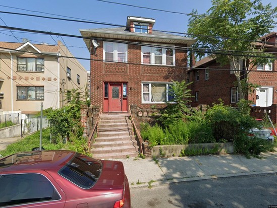 Multi-family for Pre-foreclosure Far Rockaway, Queens