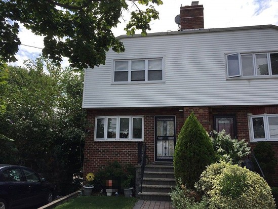 Single-family for Pre-foreclosure / auction Country Club, Bronx