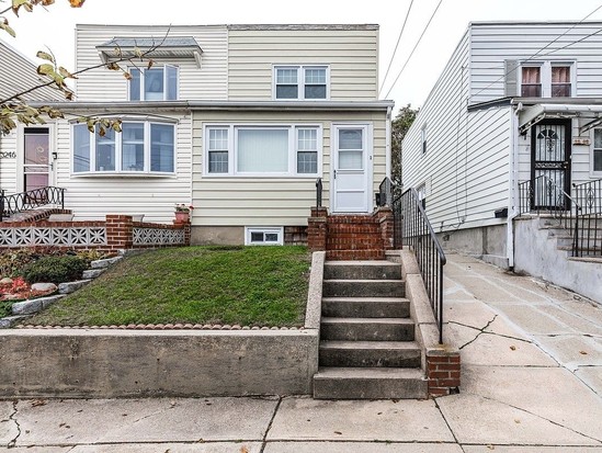 Single-family for Sale Auburndale, Queens