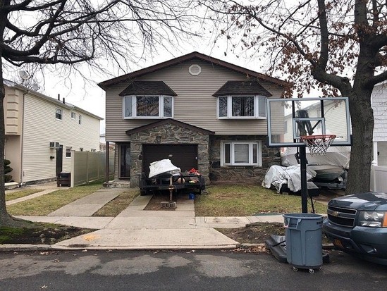 Single-family for Pre-foreclosure / auction Bulls Head, Staten Island