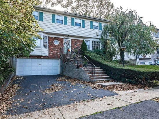 Single-family for Sale Douglaston, Queens