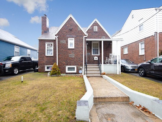 Single-family for Sale Throggs Neck, Bronx