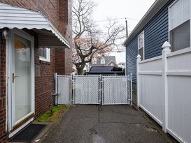 Home for Sale Throggs Neck, Bronx