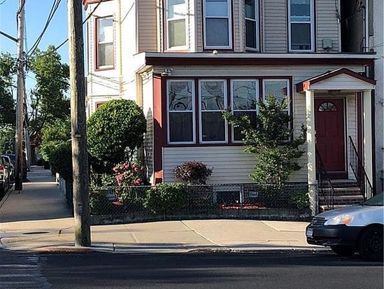 Single-family for Sale Throggs Neck, Bronx