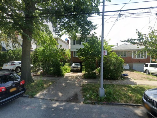 Single-family for Pre-foreclosure / auction Flushing, Queens