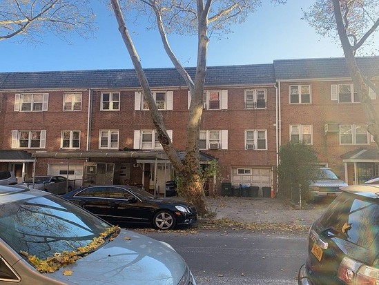 Single-family for Pre-foreclosure / auction Jackson Heights, Queens