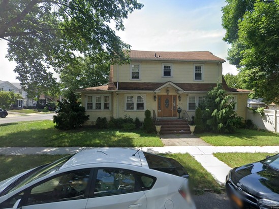 Single-family for Pre-foreclosure / auction Flushing, Queens