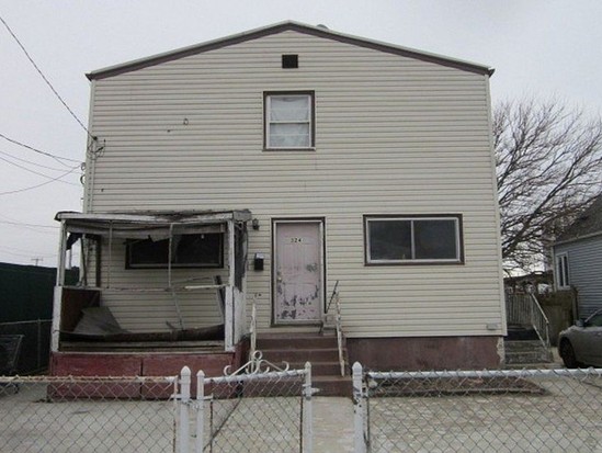 Multi-family for Pre-foreclosure / auction Arverne, Queens