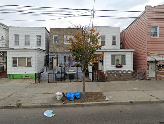 Single-family for Pre-foreclosure / auction East New York, Brooklyn