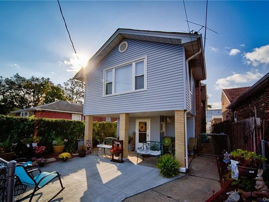 Single-family for Sale Throggs Neck, Bronx